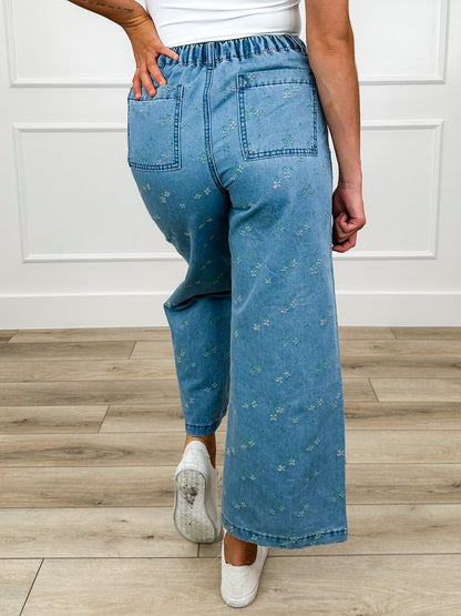 Wishlist Spring Love High-Rise Cotton Medium Wash Cropped Bottoms