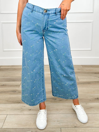 Wishlist Spring Love High-Rise Cotton Medium Wash Cropped Bottoms